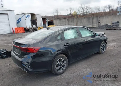 2021 Kia Forte Lxs z USA, uszkodzony, nr VIN 3KPF24AD9ME388601